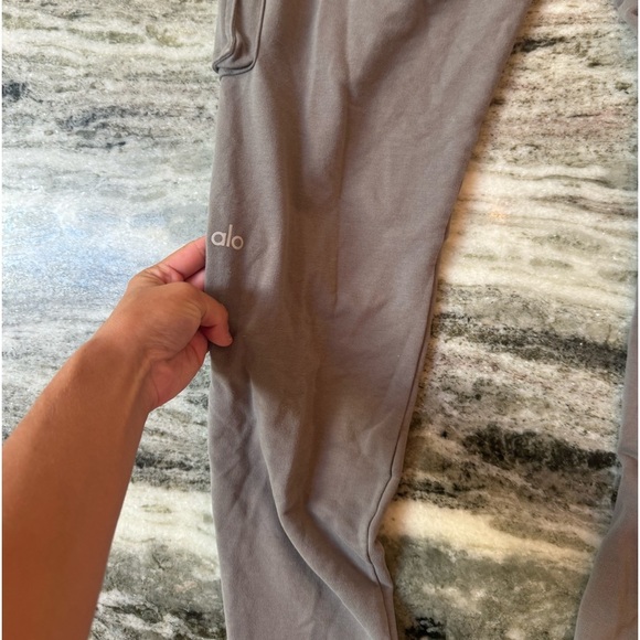 Alo Yoga Unwind Cargo Sweatpants Size Small - Picture 6 of 6